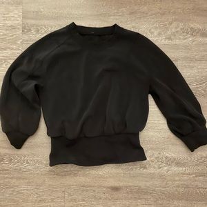 Lululemon softstreme size 4 cropped pullover hoodie